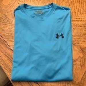 Under armour shirt size L